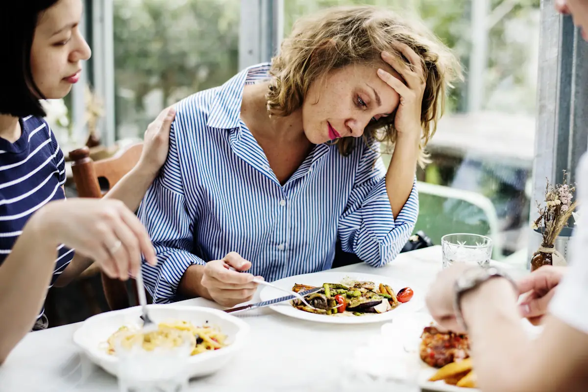 Une personne qui souffre d'anxiété alimentaire