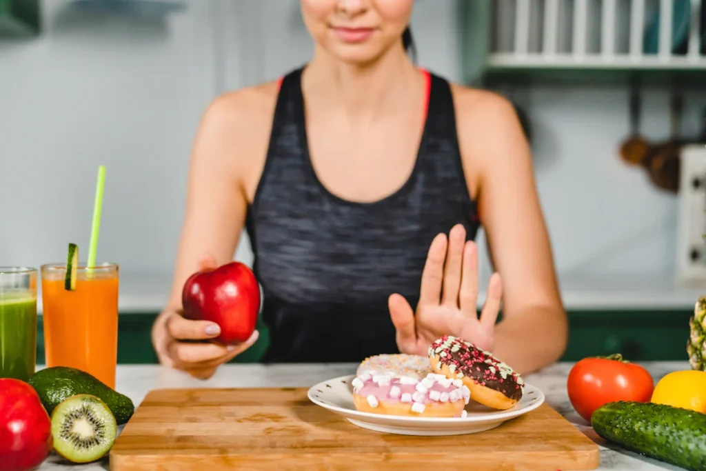 Une femme qui choisit une alimentation saine