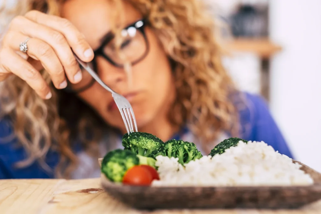 Une femme qui souffre de troubles alimentaires
